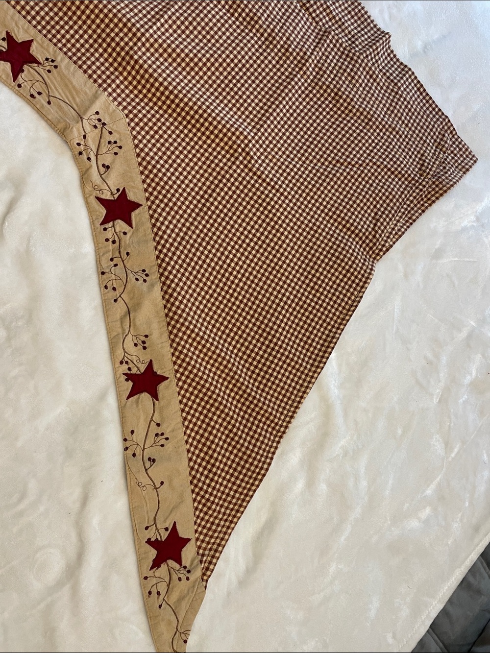 The Country House Collection Stars and Berries Country Swag - Picture 12 of 15